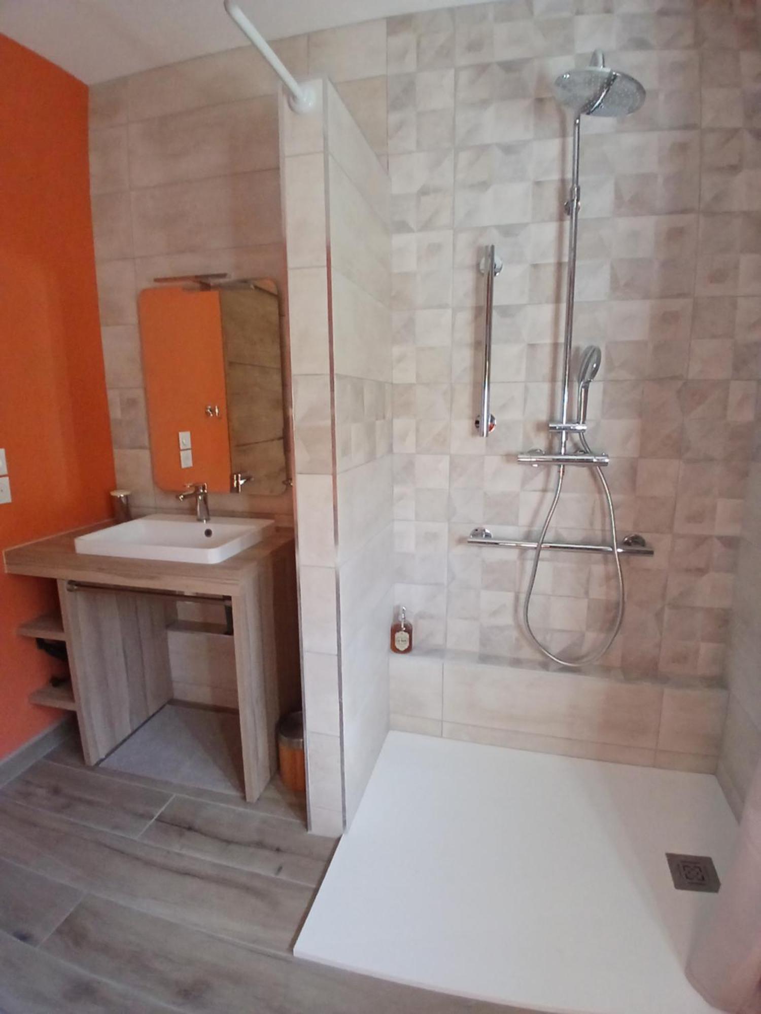 Les Trois Salazes Bed and Breakfast Cambrai Exteriör bild